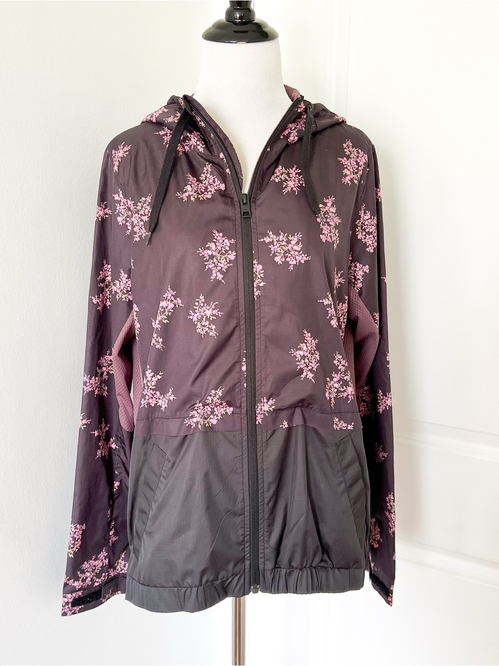Hurley Plum Floral Hooded Zip Windbreaker Jacket with Pink Accents - Medium